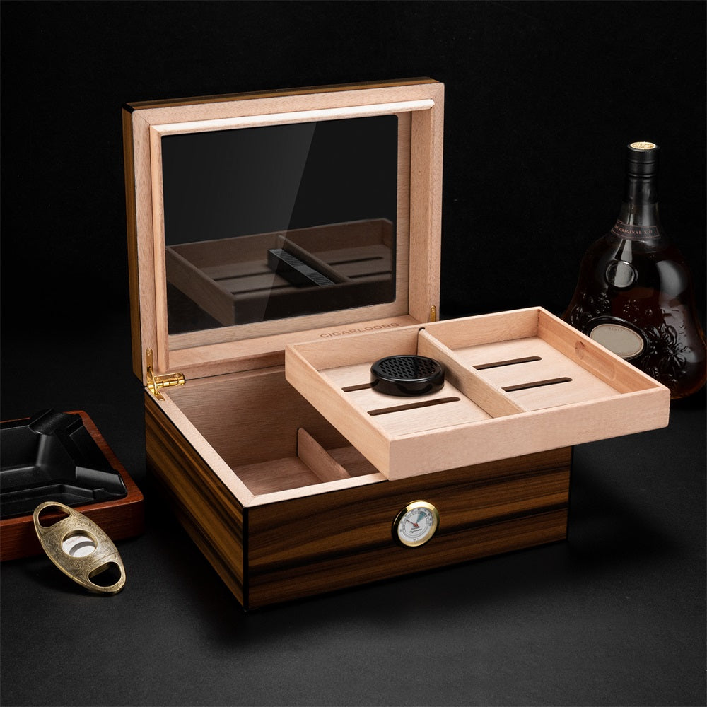 Humidificateur de cigares avec hygromètre "CASINO ROYALE" en cèdre espagnol