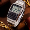Montre Casio DBC-32D-1AES DATA BANK avec clavier intégré et bracelet en acier inoxydable.